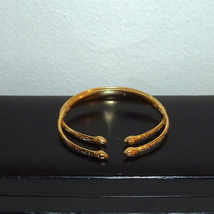 Vintage West Indian 18k Gold Filled Cocoa Pod / Breiter Karibik Armreif / Verstellbare Armreifen / Traditionelle Armreifen -Klassisches Gelbgold - Wunderschön