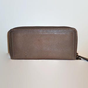 Cartera vintage de cuero gris Frye con cremallera para mujer