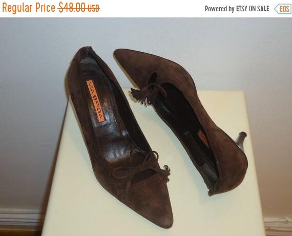 via spiga suede pumps