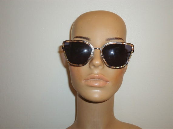 Vintage Tortoise Shell Frame Sunglasses – Beautif… - image 1