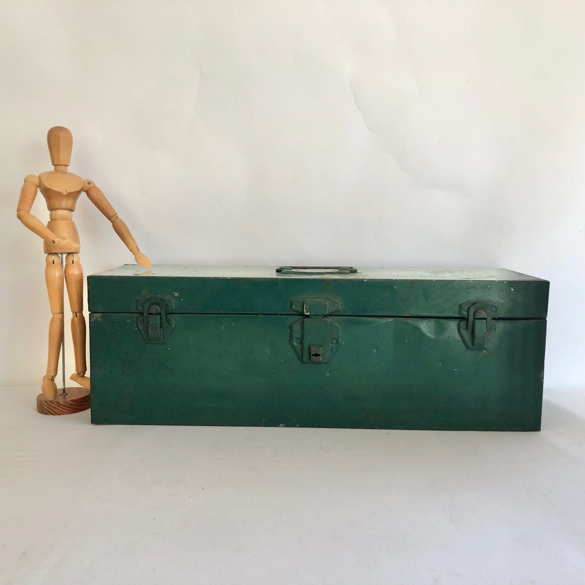 Wonderful Vintage Silver VICTOR Metal Tackle Box / Tool Box Farmhouse,  Vintage Metal Box, Industrial, Garage, Mancave, Vintage Storage 