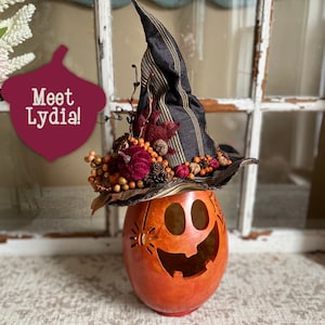 Halloween-Kürbisdekoration, wunderlicher Kürbis, geschnitzter Kürbis, Hexendekoration, Kürbiskunst, Indoor-Herbstkürbis mit Lichtern