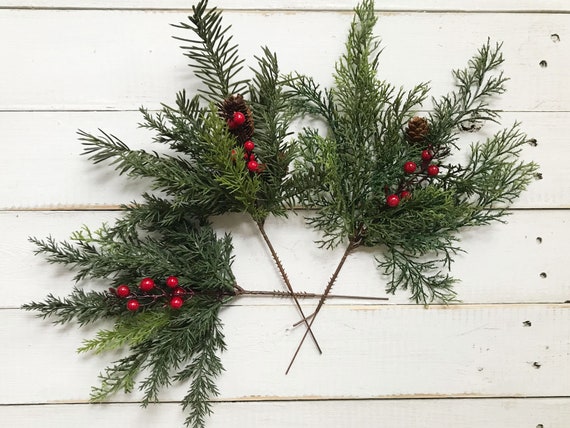 Lot De 45 Branches De Pin Artificielles Enneigées Avec Baies Rouges - Décorations De Noël Pour Sapin, Couronne, Guirlande (25.4 Cm Et 17.8 Cm)
