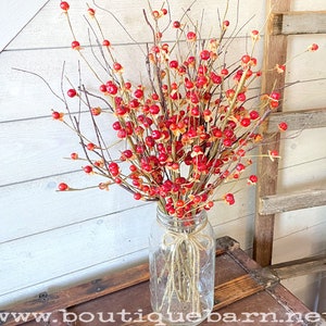 Flores de otoño, ramo de ramas agridulces, arreglo floral de bayas y ramitas de naranja, flores falsas