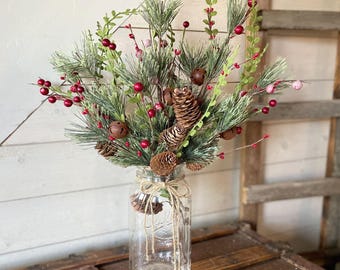 Adorno navideño de follaje para jarrón, ramillete de pino y bayas con cascabel rústico, ramas invernales, arreglo floral de invierno, centro de mesa rústico