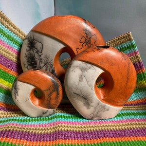 2025 Brand New Criss/Cross Vases, Brunt Orange and Green Turquoise spots, feathers,