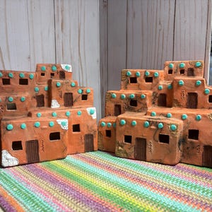 Villaggio Pueblo in ceramica cotta con crine di cavallo: decorazioni per la casa in stile sud-occidentale