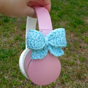 Crochet Bow Headphone Accessory, Cute Headphone Charm, Bow Bag Charm, Cute Gift For Her, Cute Car Decor Gift, Hair accessory Pastel Blue