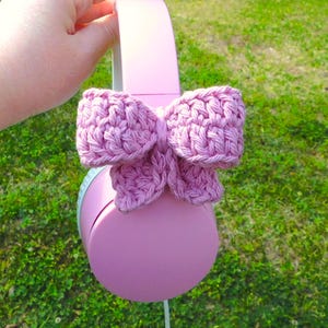 Crochet Bow Headphone Accessory, Cute Headphone Charm, Bow Bag Charm, Cute Gift For Her, Cute Car Decor Gift, Hair accessory bild 2