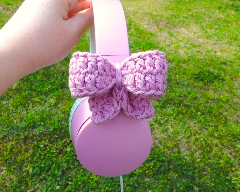 Crochet Bow Headphone Accessory, Cute Headphone Charm, Bow Bag Charm, Cute Gift For Her, Cute Car Decor Gift, Hair accessory bild 2
