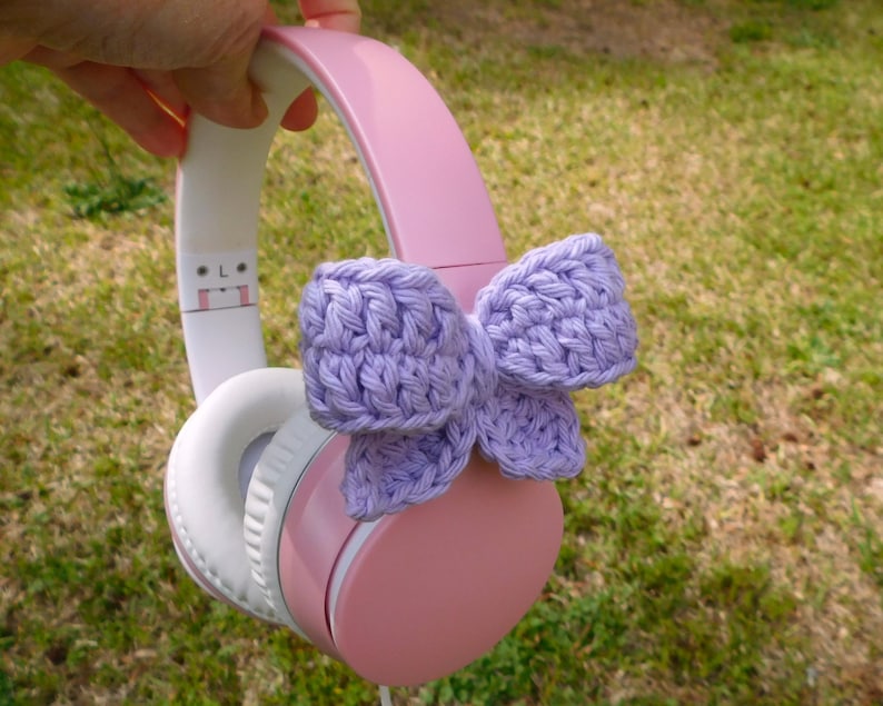 Crochet Bow Headphone Accessory, Cute Headphone Charm, Bow Bag Charm, Cute Gift For Her, Cute Car Decor Gift, Hair accessory bild 3
