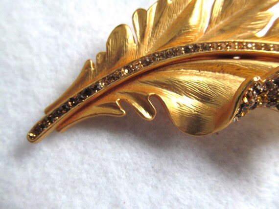 Lovely Matte Gold Tone Leaf Pin w/gold color Rhin… - image 3