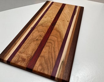 Tabla de cortar de madera exótica hecha a mano