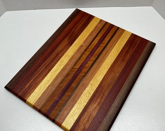Tabla de cortar de madera exótica hecha a mano