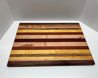Tabla de cortar de madera exótica hecha a mano