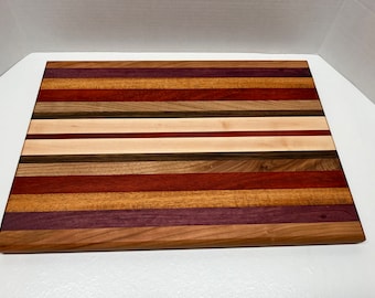 Tabla de cortar de madera exótica hecha a mano