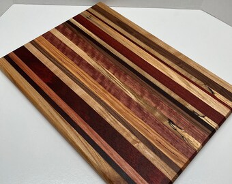 Tabla de cortar de madera exótica hecha a mano