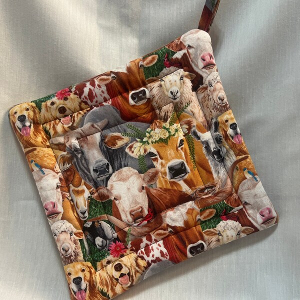 Farm Animals Pot Holder/Hot Pad with Cows Sheep Llamas Goats and Dogs