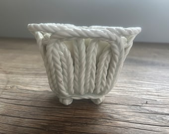 Vintage Mid Century White Chinoiserie Porcelain Footed Rope Ceramic Cache Jardin Pot Pottery Planter - Spain