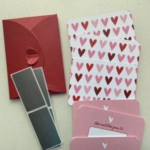 Coupons à gratter Mini Love | Jetons d'amour | Pour les enfants | Saint-Valentin | Anniversaire | Mari | femme | Rose | Rouge | Lot de 8