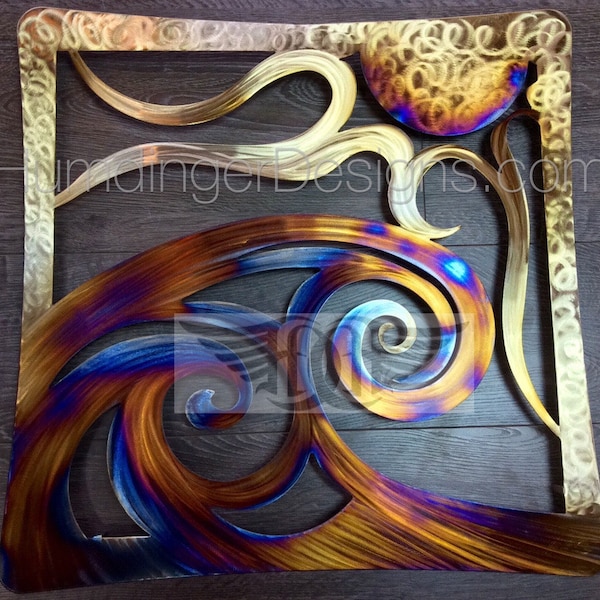 Decoración de pared de metal con olas del océano y sol