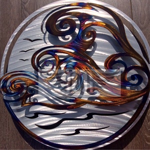 Dramatische erhitzte Stahl Free Form Ocean Wave Skulptur über poliertem Aluminium - Wanddekor - Humdinger Designs
