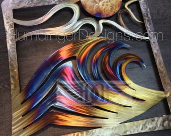 Arte de pared de metal con olas de surf y sol