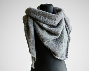 Écharpe tricotée d'alpaga, grand châle tricoté, châles et enveloppements gris, stola chaude pour l'hiver, enveloppement de laine, écharpe triangulaire, tricots pour femmes