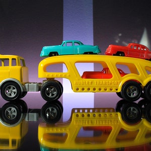 Hubley Auto Transport Truck & Trailer with 1950s Cars