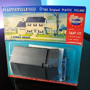 Plasticville HO Scale 2-Story House #3902 Original Package