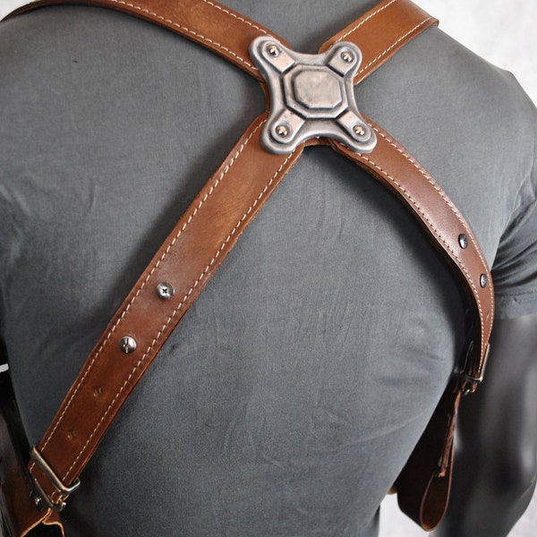 Adjustable shoulder holster