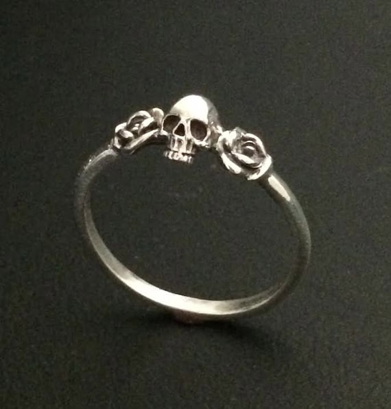 Cute skull ring deals