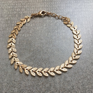 Gold Plated Laurel wreath bracelet - LAURIER - Golden leaf, ear, minimal, delicate bracelet, bold bracelet, dainty bracelet