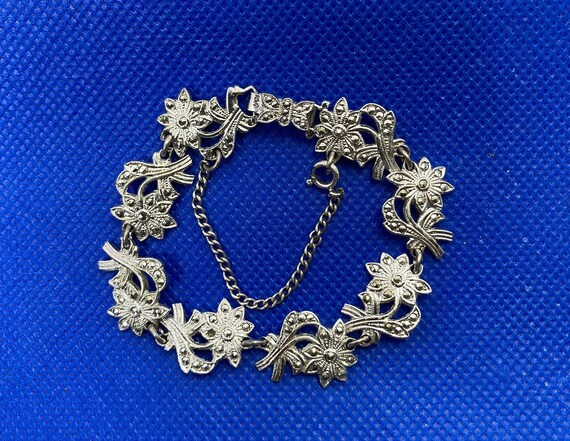 Stunning sterling silver floral bracelet with saf… - image 1
