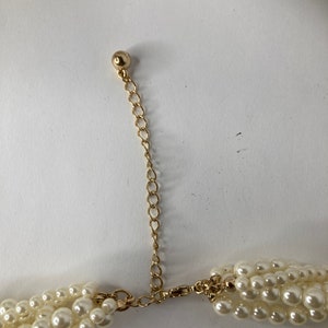 Hypoallergenic avon six strand faux pearl set. adjustable . never worn image 5