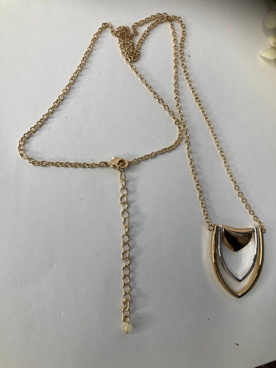 A gorgeous vintage avon 3 tone set. necklace and … - image 6