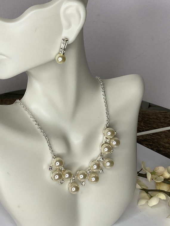 Hypoallergenic avon faux pearl necklace earring s… - image 1