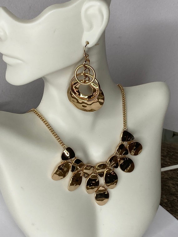 Hypoallergenic avon hammered set. necklace and ea… - image 1