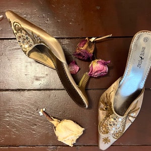 Vintage Kitten Heel Mules, Satin and Sequins, Tan with Beads, Y2k Pointed Toes, Art Deco Style, Night Out, Size 8.5