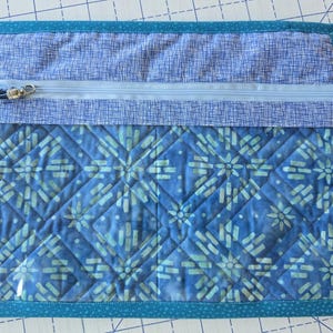 Project Bag w Zipper - 11&quot; x 13&quot; Quilted Cotton batik blue bursts with clear vinyl