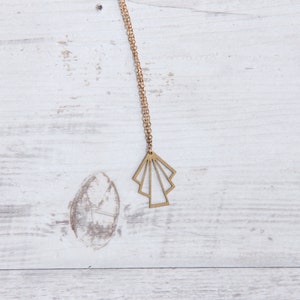 Geometric chain long brass fan