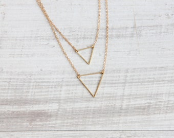 Geometric filigree chain short triangles