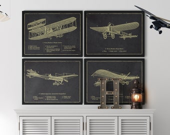 Puede incluir: Cuatro diagramas de aviones vintage en blanco y negro con contornos amarillos y descripciones de texto. Los diagrammes están enmarcados y colgados en una pared blanca sobre un armario blanco con tres puertas. Una letra H de metal y una linterna están encima del armario.