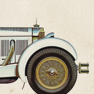 K&ouml;nnte beinhalten: Ein wei&szlig;er Vintage-Rennwagen mit einem goldfarbenen Speichenrad und einem verchromten K&uuml;hlergrill. Das Auto hat eine lange Motorhaube und eine stromlinienf&ouml;rmige Karosserie.