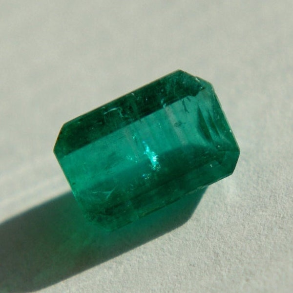 Natural Emerald Faceted crystal - 1.51 ct - great Green Color - very good Clarity - Emerald cut