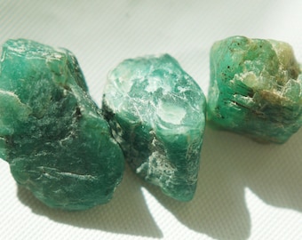 3 Natural Brazilian Emerald crystals - 36.28 ct total weight - great Green Color - good Clarity - Translucent