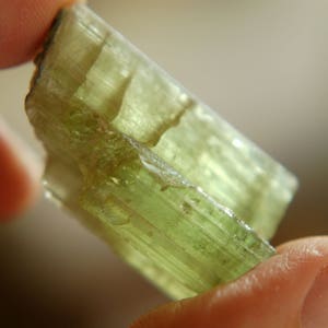 Tourmalina verde, colgante de plata de ley - cristal natural - claridad XLNT - 100 ct - gran color verde