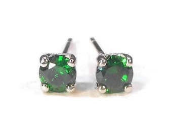 4mm Green Cubic Zirconia Stud Earrings, Gift for Her, Minimalist Earrings, Dainty Earrings, Emerald Earrings