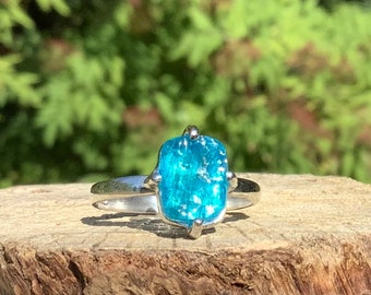 Bague griffe en argent avec apatite et néon : pierre précieuse bleue brute, taille US 7