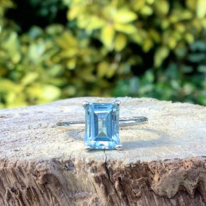 Blue Topaz Jewellery, Dainty Gemstone Sterling Silver Ring, Hammered Silver Band, Faceted Stone, December Birthstone, Gift for Her